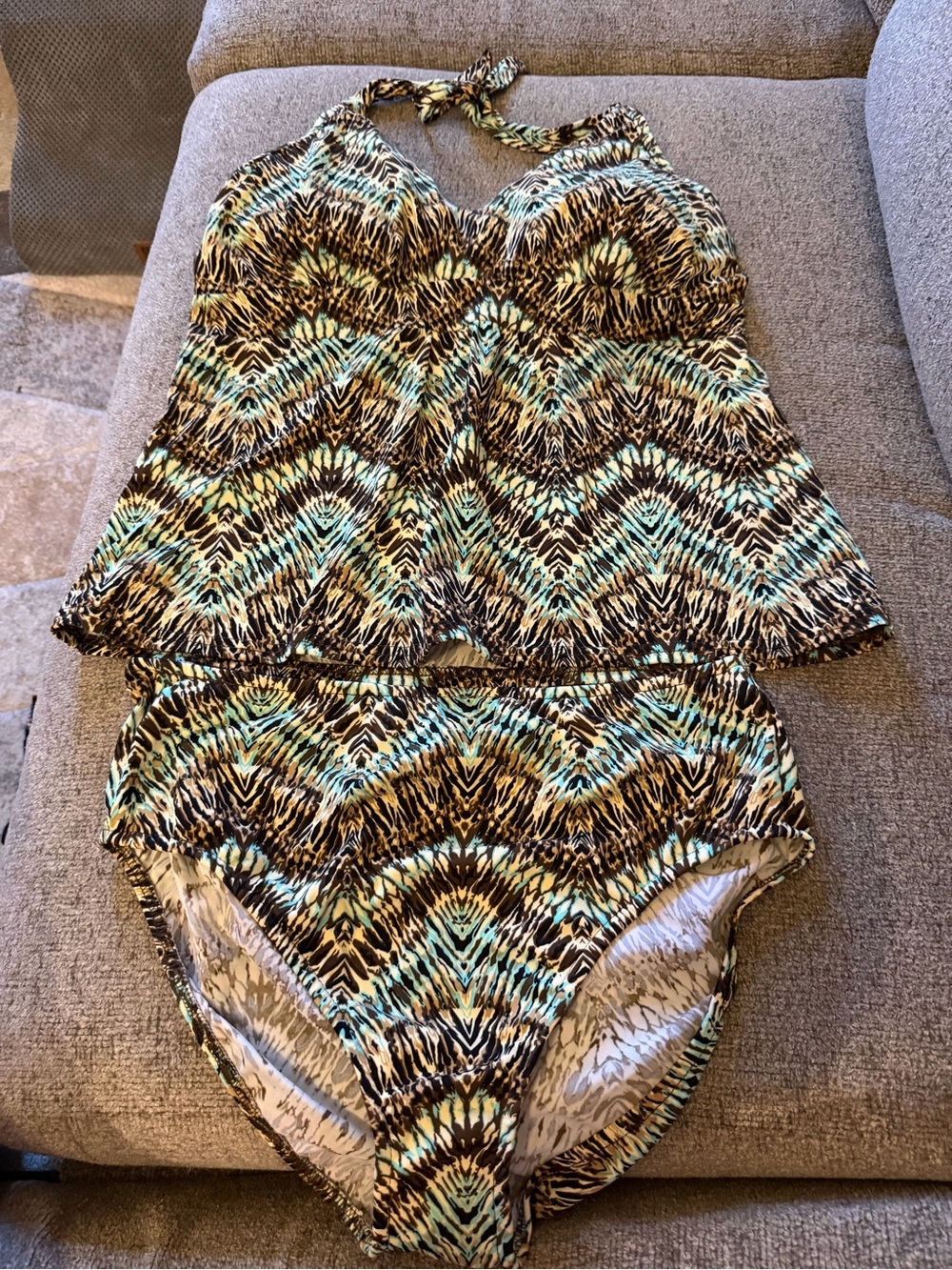 NWOTs. Never Worn. VENUS Brown and Aqua Patterned Tankini Swim Set